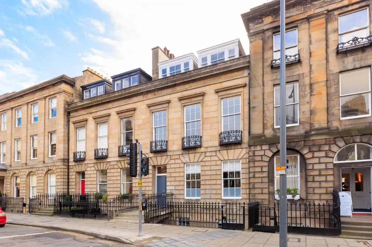Joivy Luxurious 2Br Home Near Haymarket Station Edinburgh Apartment