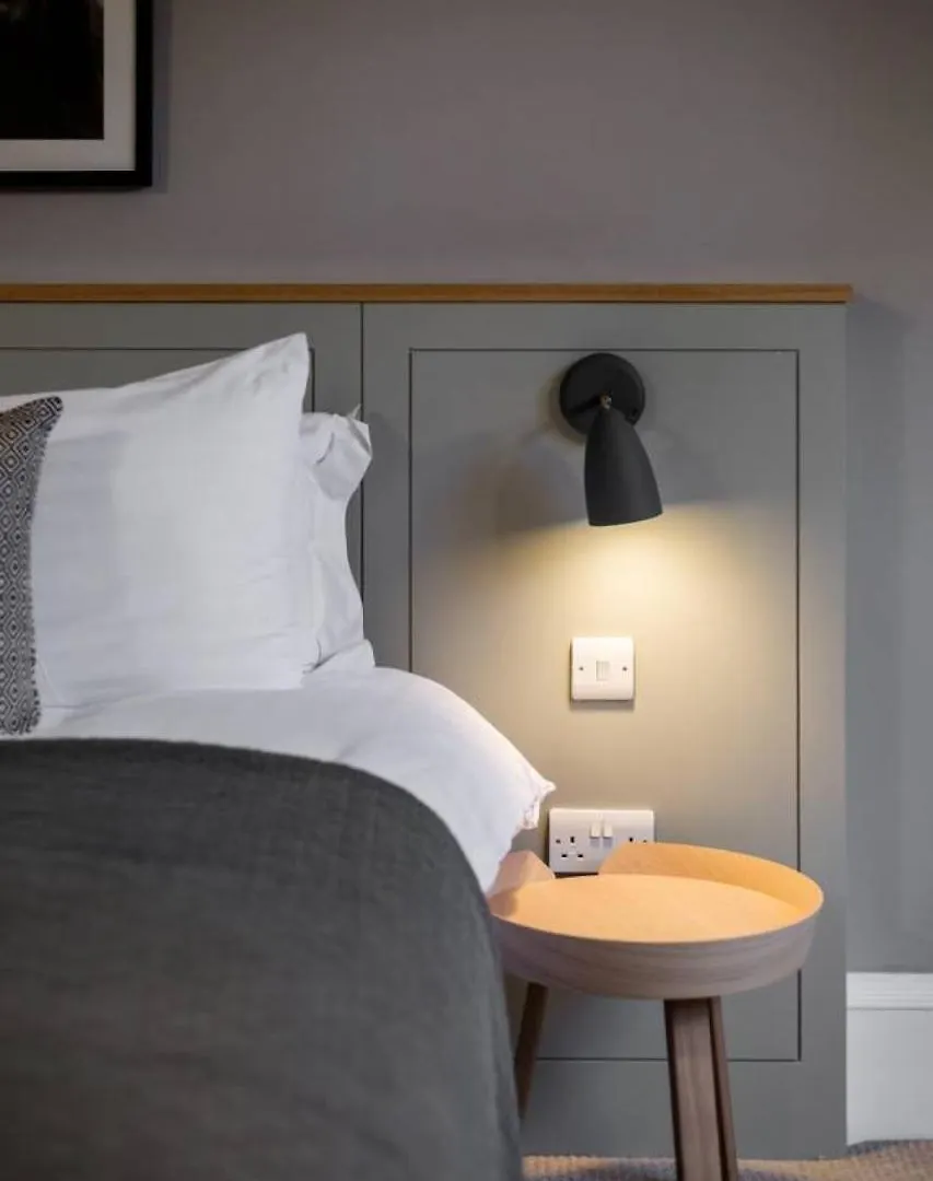 Joivy Luxurious 2Br Home Near Haymarket Station Edinburgh 0*,  United Kingdom