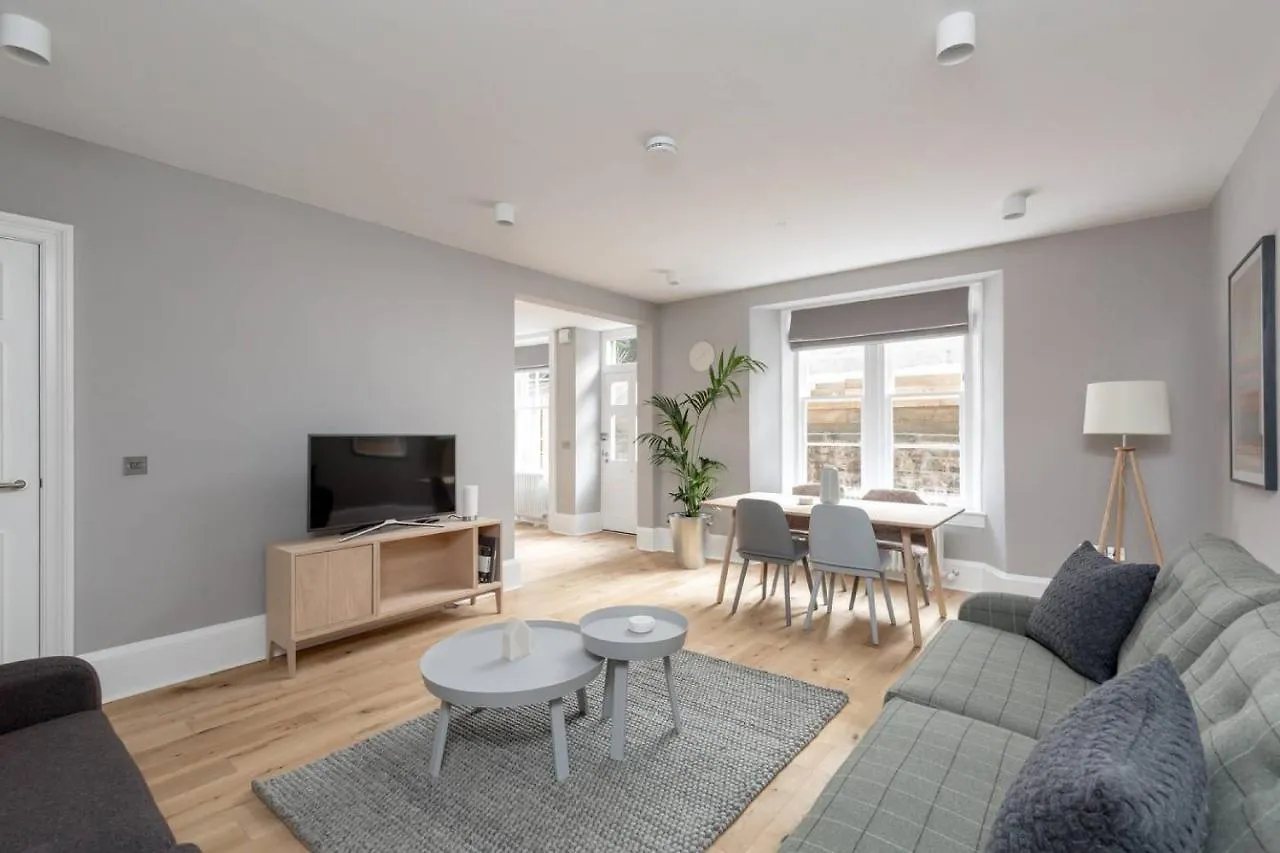 Joivy Luxurious 2Br Home Near Haymarket Station Edinburgh Apartment