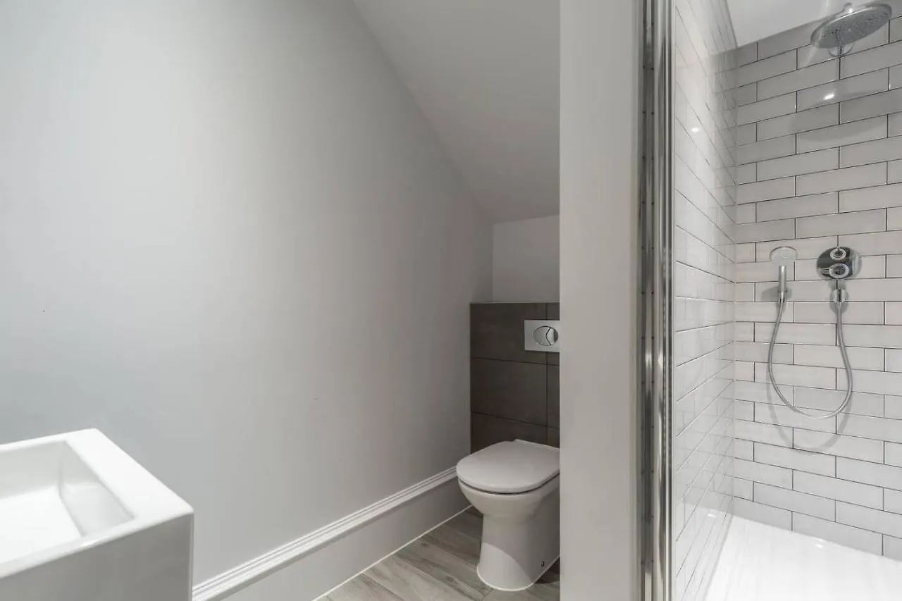 Joivy Luxurious 2Br Home Near Haymarket Station Edinburgh Apartment
