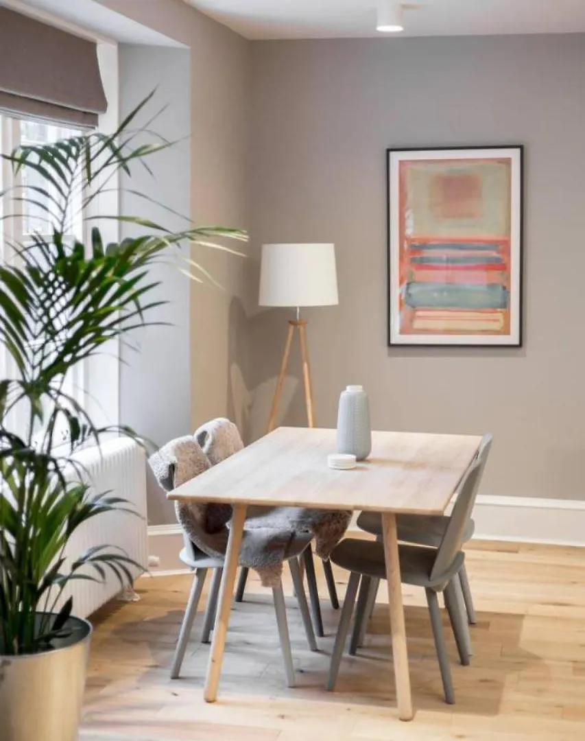 Joivy Luxurious 2Br Home Near Haymarket Station Edinburgh 0*,  United Kingdom