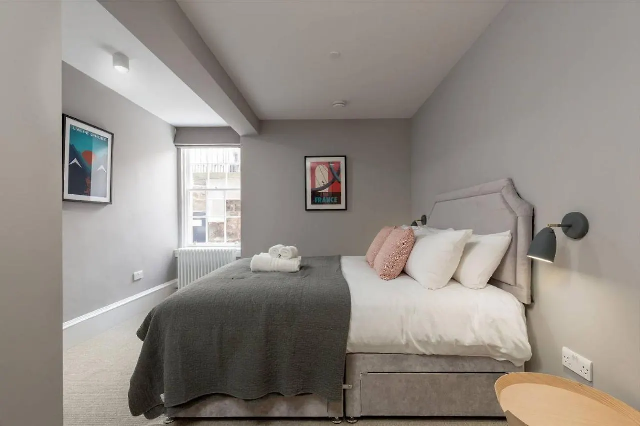 Joivy Luxurious 2Br Home Near Haymarket Station Edinburgh Apartment
